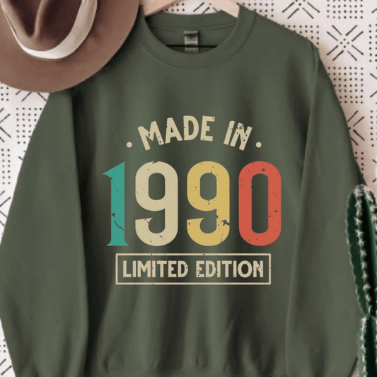 1990 Limited Edition Sweatshirt Edition Unisex – Retro vintage style fleece sweatshirt, cozy and stylish